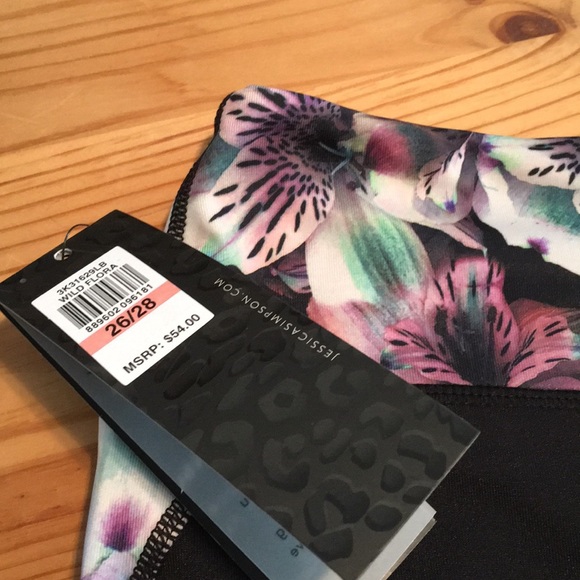 Jessica Simpson Plus Size Wild Flora Capri Legging - Picture 10 of 10